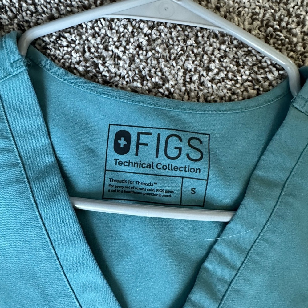 Wear Figs Hydrogreen Limited Edition Color Scrub Set Gem